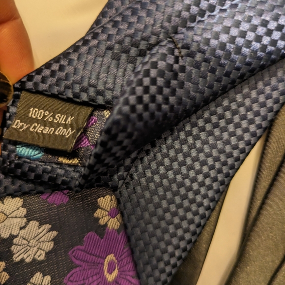 "Great deal"   Suit jacket ,pants, shirt, ties and pocket squares. - Picture 14 of 15